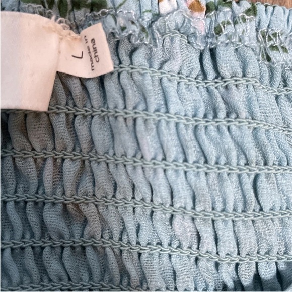 Astr The Label Clairemont Floral Top Cropped Boho In Blue Smocked Size Large - Picture 4 of 6